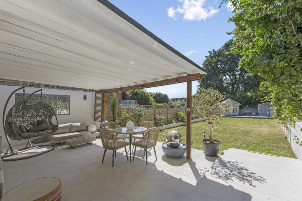 Additional image 8 of West Common Harpenden AL5