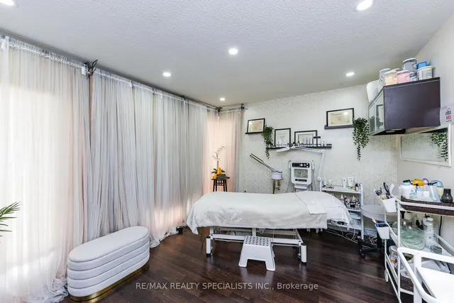 Additional image 21 of 27 Glacier Rd