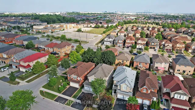 Additional image 47 of 588 Warhol Way