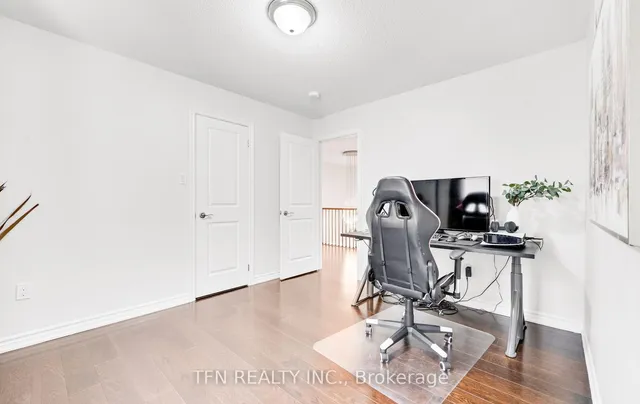 Additional image 23 of 46 Lola Cres