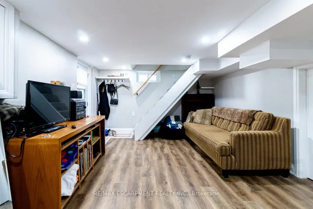 Additional image 40 of 773 Lawrence Rd