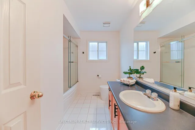 Additional image 10 of 68 Robarts Dr