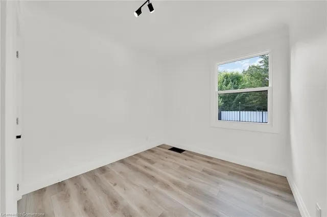 Additional image 22 of 45 Sylvia Cres