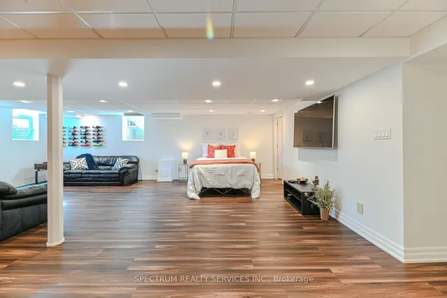 Additional image 47 of 68 Robarts Dr