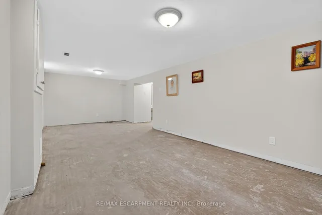 Additional image 35 of 3084 PARKGATE Cres