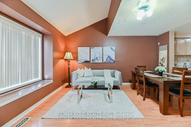 Additional image 8 of 43 Giraffe Ave