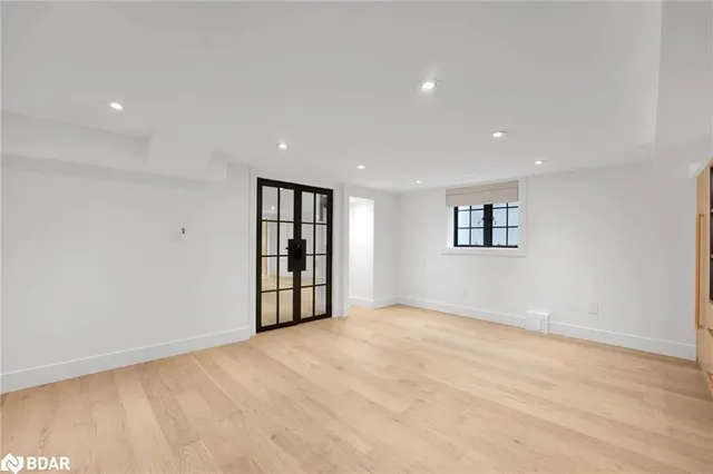 Additional image 40 of 977 Unsworth Ave