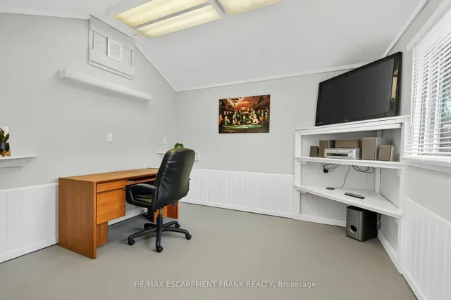 Additional image 43 of 64 Vola Crt