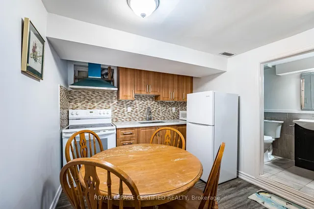 Additional image 36 of 125 Mcmurchy Ave