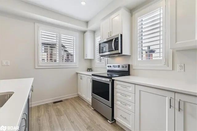 Additional image 18 of 590 North Service Rd Unit 113