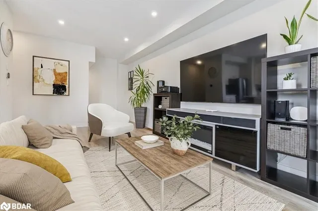 Additional image 12 of 590 North Service Rd Unit 113