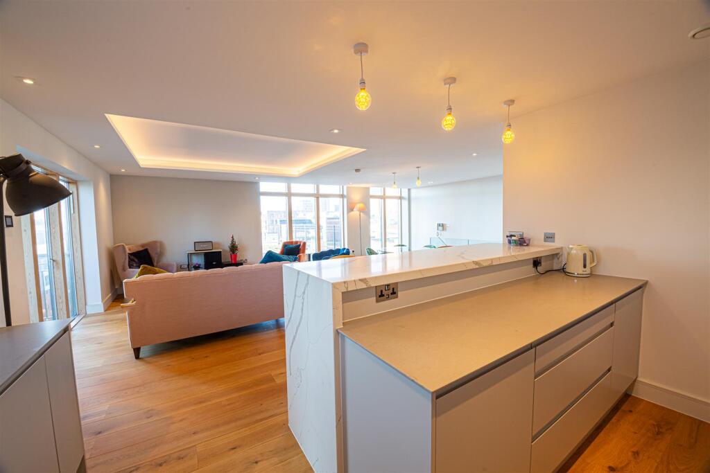 Additional image 10 of 2 Bedroom Penthouse, Waterfront Walk, Birmingham