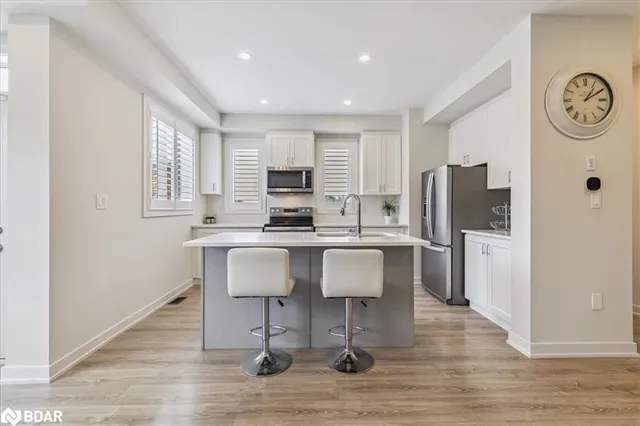 Additional image 16 of 590 North Service Rd Unit 113