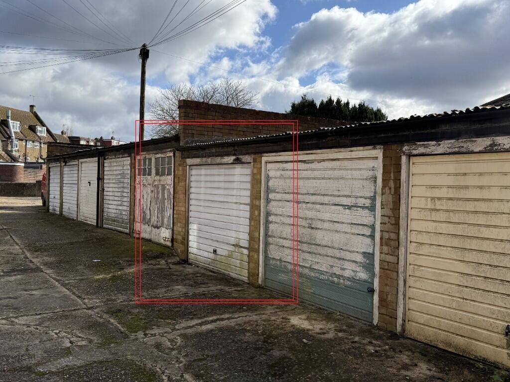 Additional image 7 of Station Close, AL9