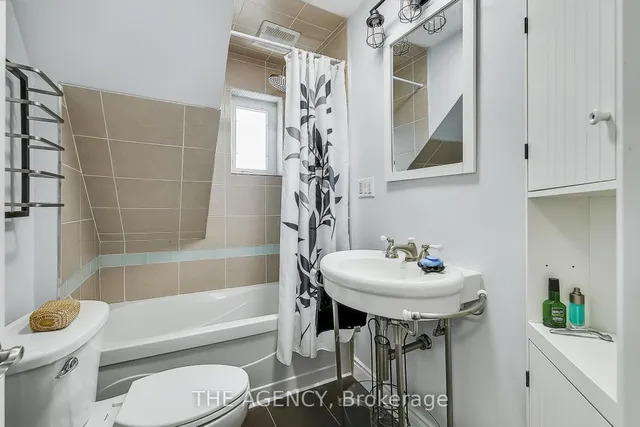 Additional image 22 of 704 Roxborough Ave