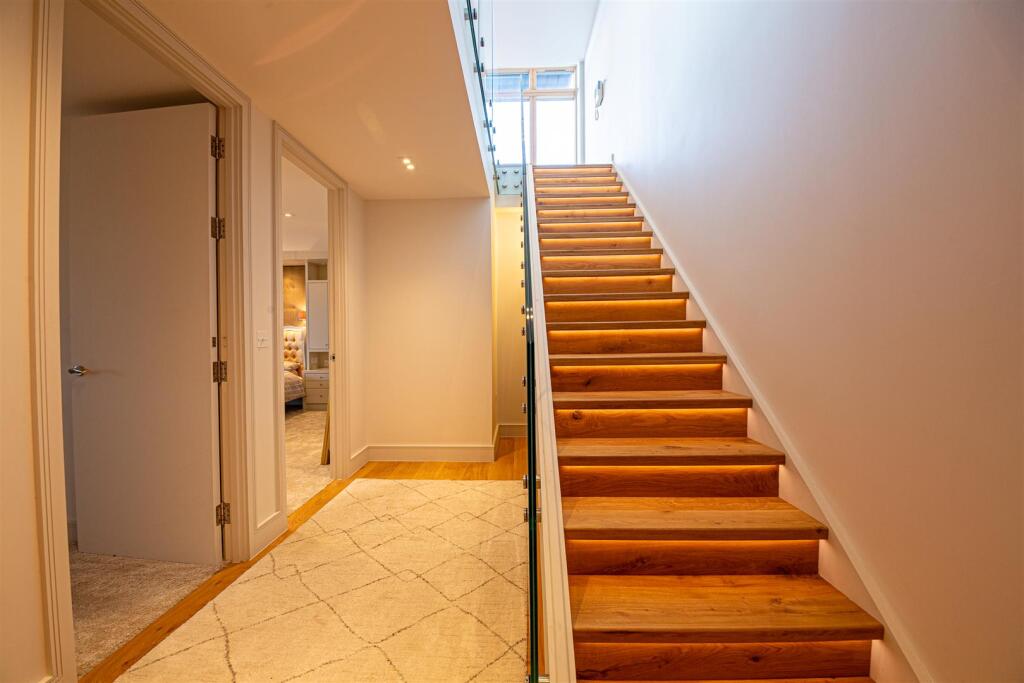 Additional image 4 of 2 Bedroom Penthouse, Waterfront Walk, Birmingham