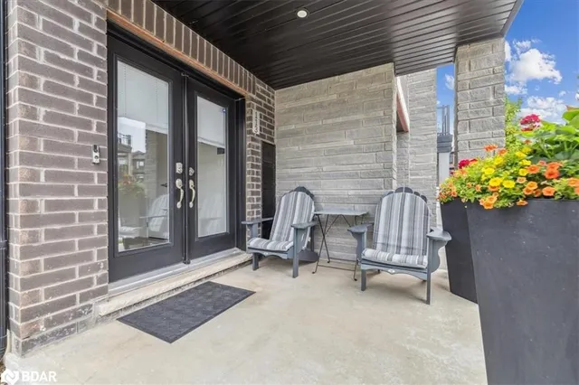 Additional image 5 of 590 North Service Rd Unit 113