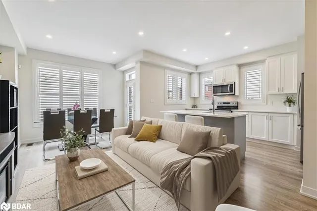 Additional image 13 of 590 North Service Rd Unit 113