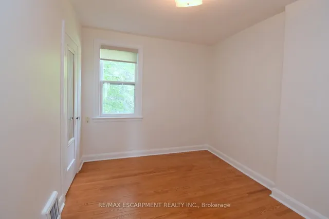 Additional image 26 of 136 Glen Rd