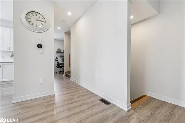 Additional image 24 of 590 North Service Rd Unit 113