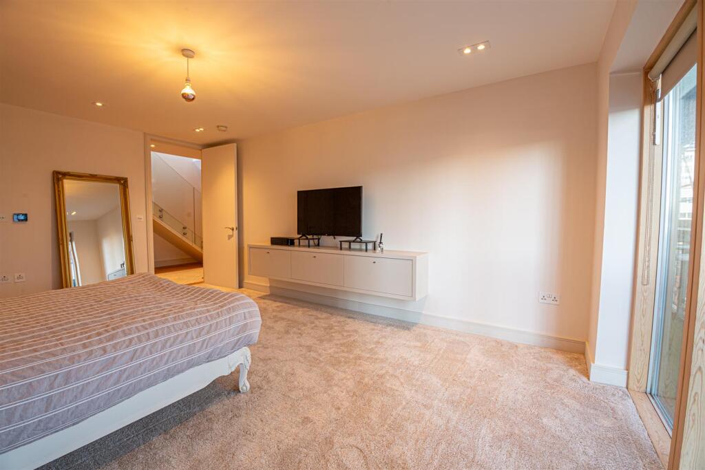 Additional image 12 of 2 Bedroom Penthouse, Waterfront Walk, Birmingham