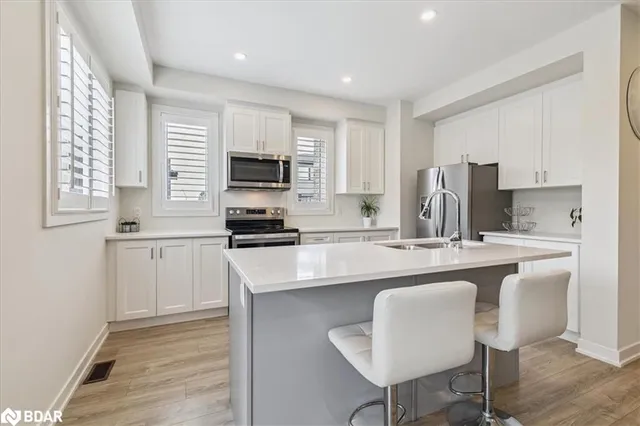 Additional image 17 of 590 North Service Rd Unit 113