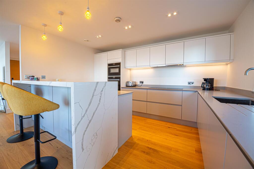 Additional image 7 of 2 Bedroom Penthouse, Waterfront Walk, Birmingham