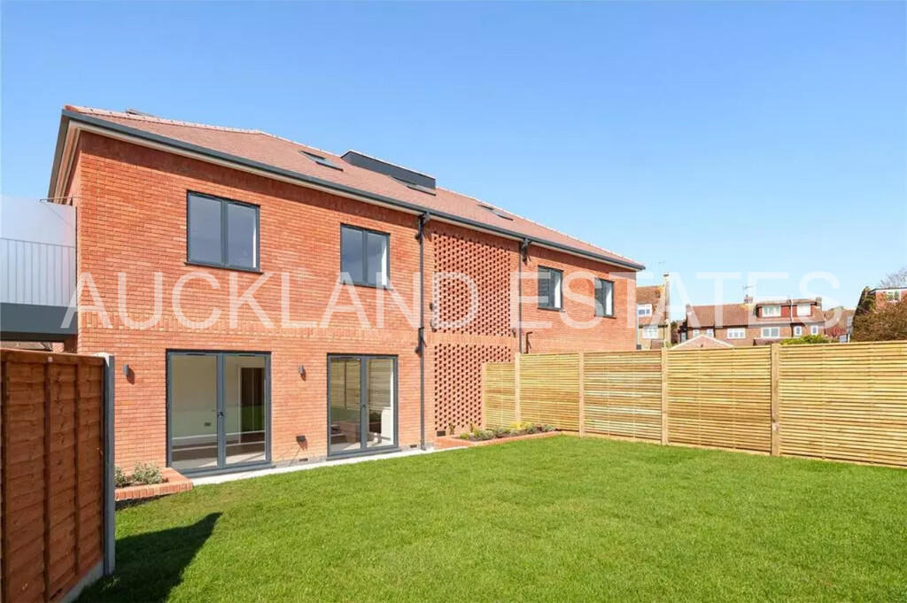 Additional image 9 of Westland Lodge, Brookmans Park