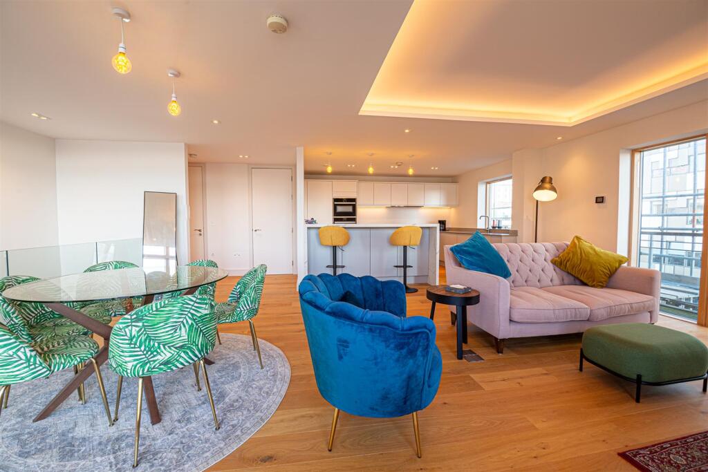 Additional image 9 of 2 Bedroom Penthouse, Waterfront Walk, Birmingham