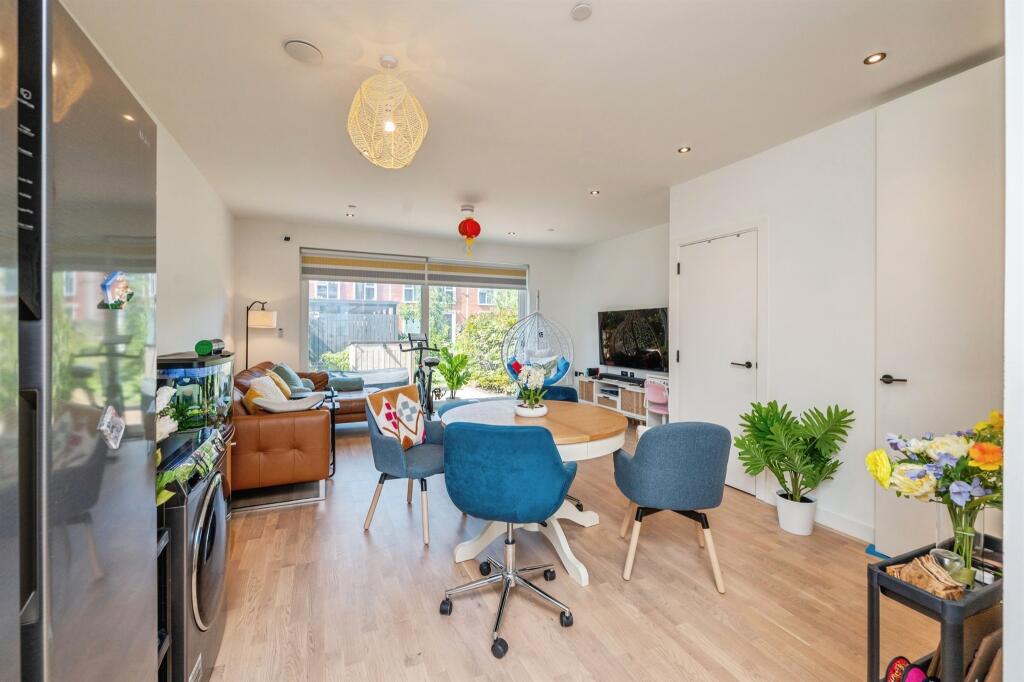 Additional image 12 of South Loop Square, Birmingham