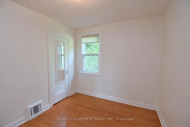 Additional image 27 of 136 Glen Rd