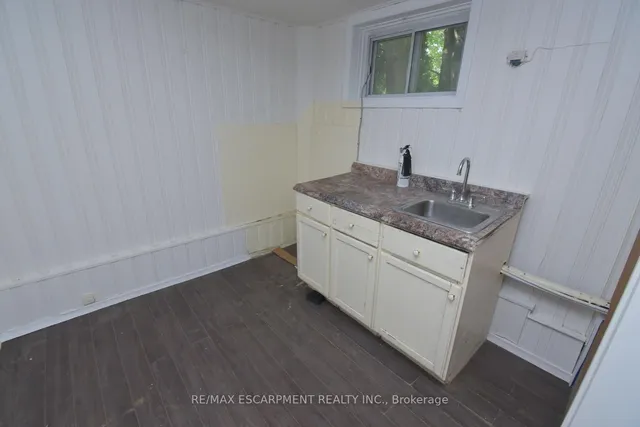 Additional image 33 of 136 Glen Rd