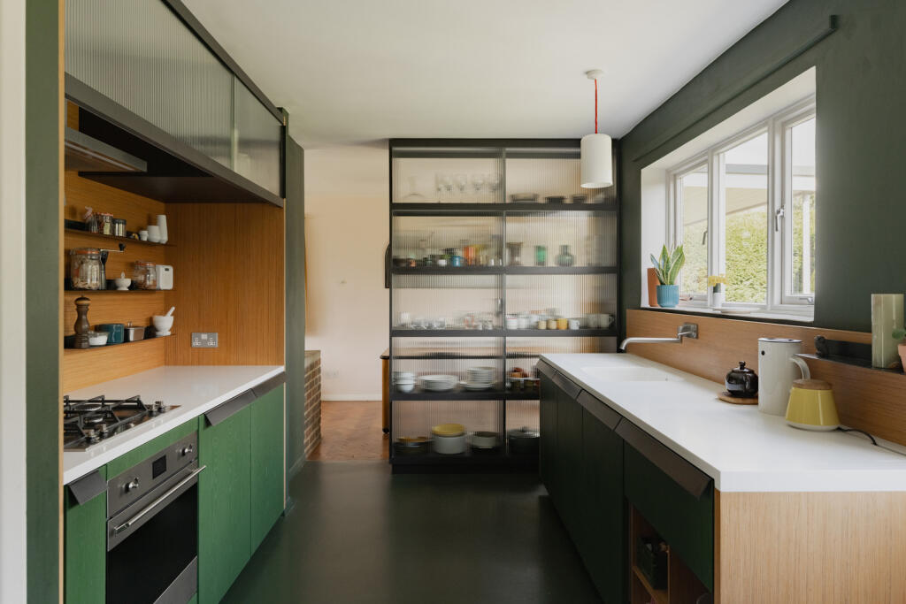 Additional image 4 of The Holdings, The Ryde, Hatfield, Hertfordshire