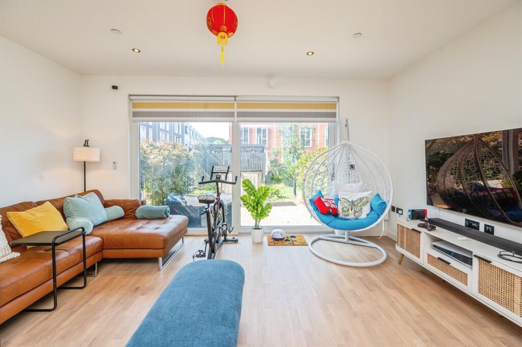 Additional image 3 of South Loop Square, Birmingham