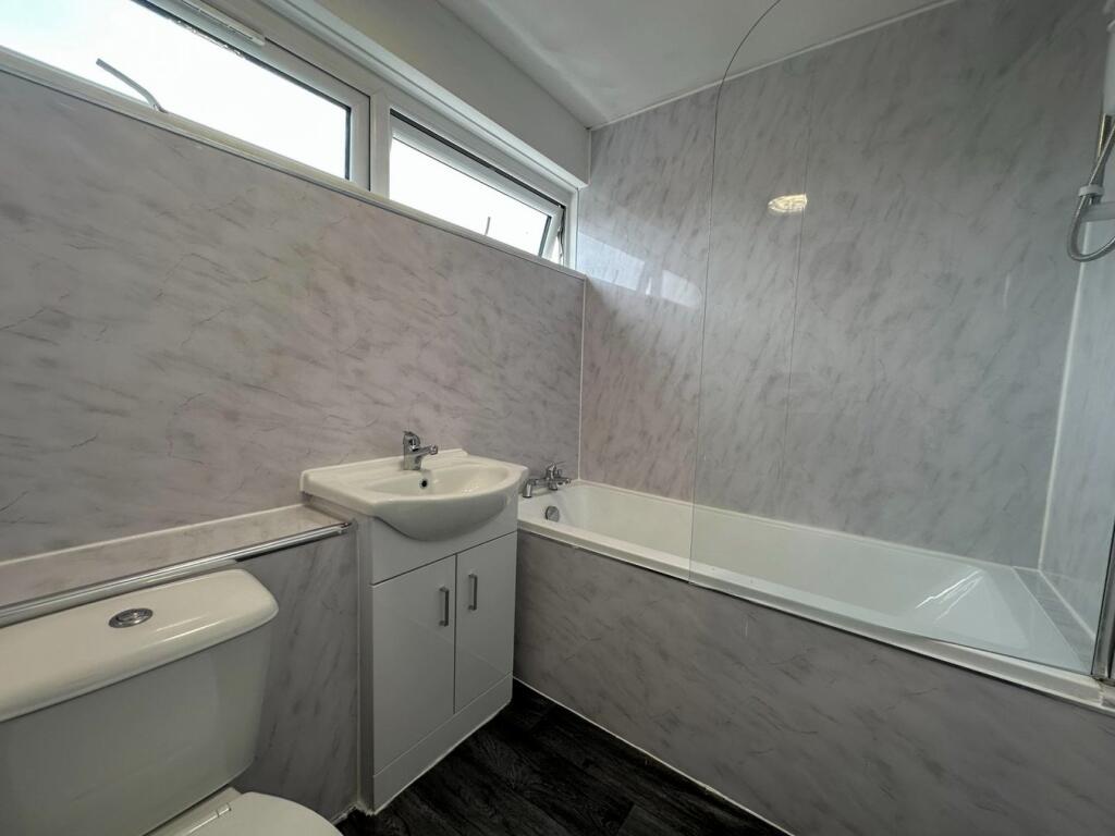 Additional image 7 of Maple Walk -3 Bed Flat Fully Let For 7 Years, Chelmsley Wood, Solihull, B37