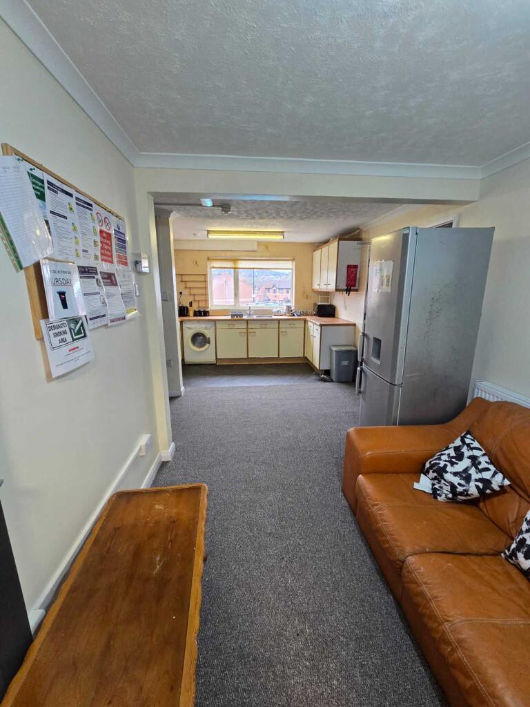 Additional image 8 of 1 X Double room available in Rednal