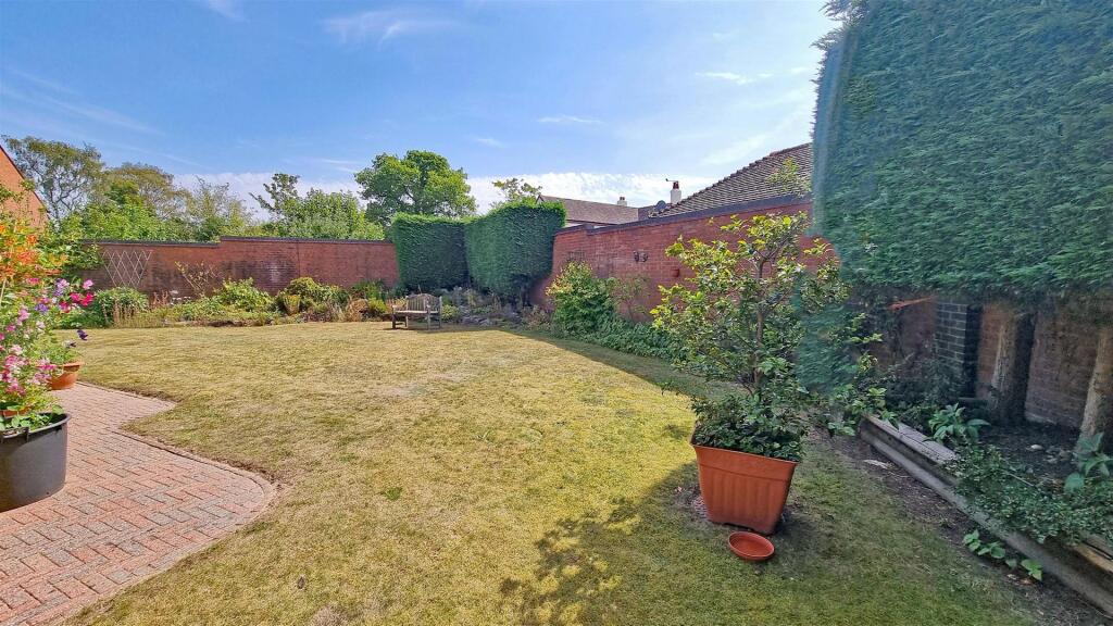 Additional image 16 of Richmond close, Hollywood