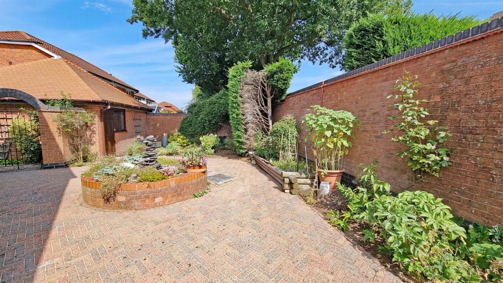 Additional image 17 of Richmond close, Hollywood