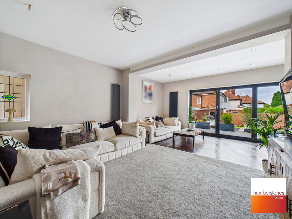 Additional image 8 of Newlands Drive, Halesowen, B62 9DZ