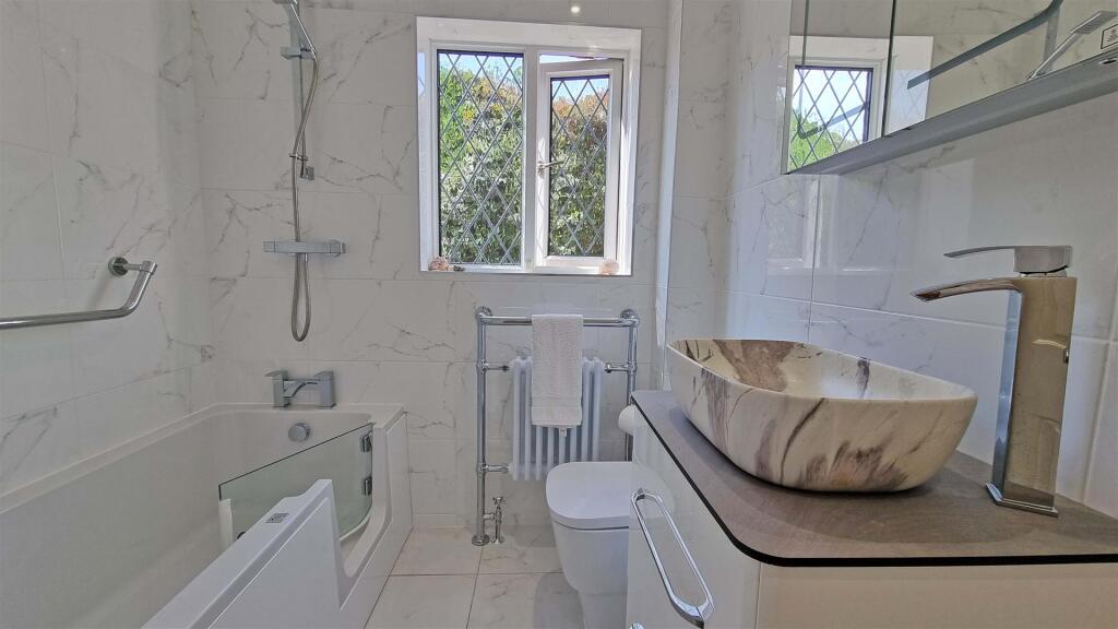 Additional image 14 of Richmond close, Hollywood