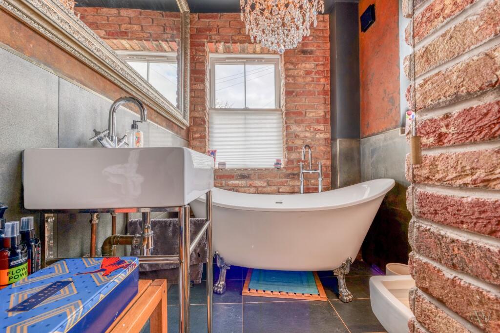 Additional image 25 of Immaculate 3 Bedroom Detached + Study!