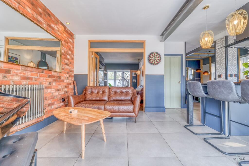 Additional image 5 of Immaculate 3 Bedroom Detached + Study!