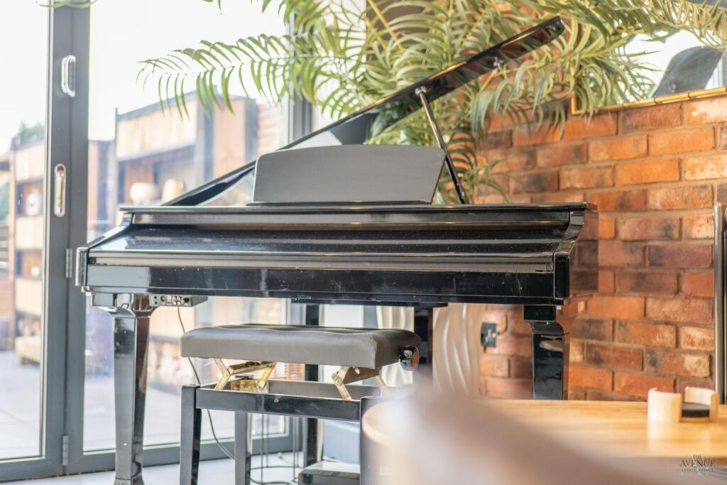 Additional image 7 of Immaculate 3 Bedroom Detached + Study!