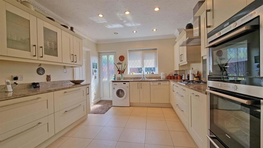 Additional image 8 of Richmond close, Hollywood