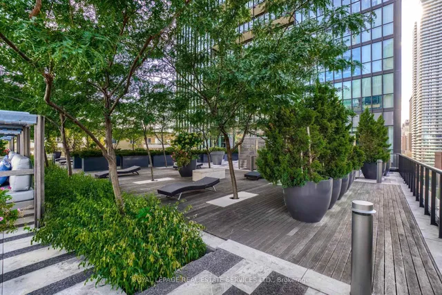 Additional image 32 of 101 Charles St Unit 2406