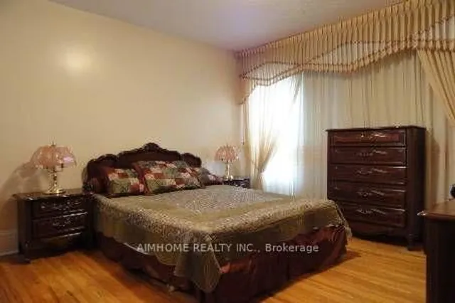 Additional image 5 of 598 Bathurst St