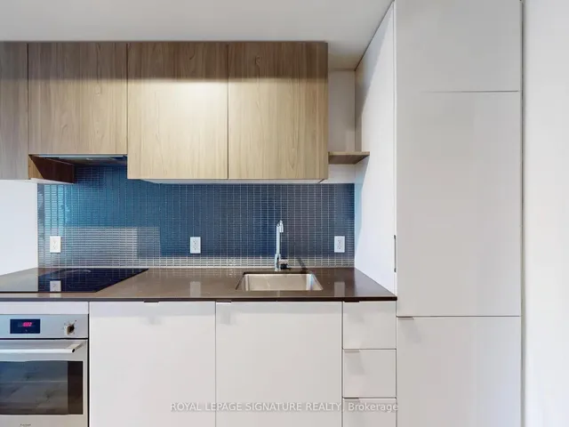 Additional image 20 of 161 Roehampton Ave Unit 605