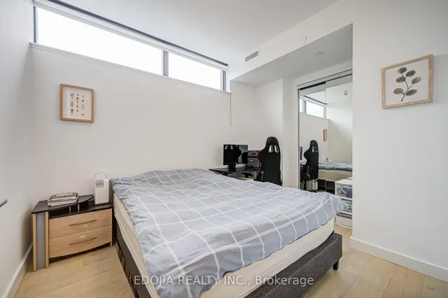 Additional image 17 of 81 Wellesley St Unit 1407