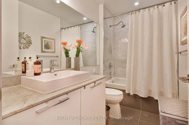 Additional image 15 of 399 Adelaide St Unit 703