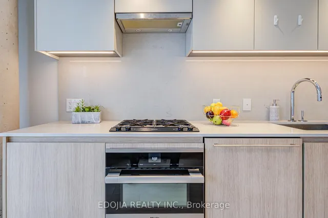 Additional image 12 of 81 Wellesley St Unit 1407